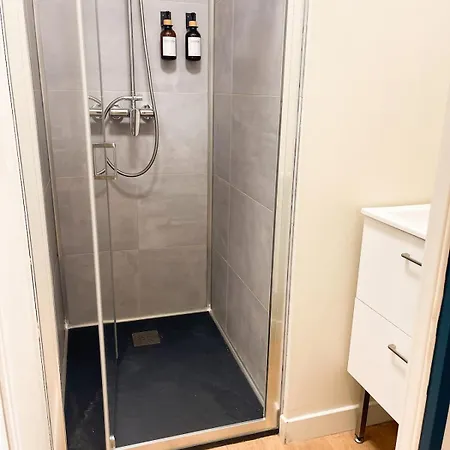 Le Sablesien 4 Personnes,salon Et Cuisine Entre Centre Et Gare Apartman