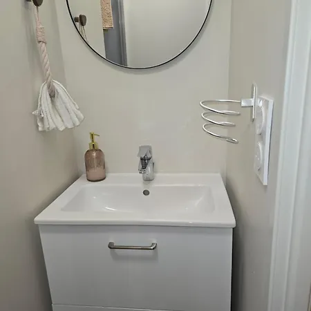 Apartman Le Sablesien 4 Personnes,salon Et Cuisine Entre Centre Et Gare *