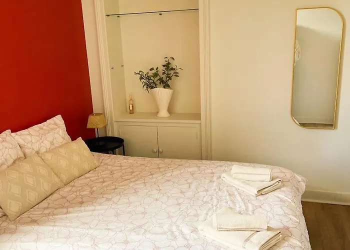 Le Sablesien 4 Personnes,salon Et Cuisine Entre Centre Et Gare *